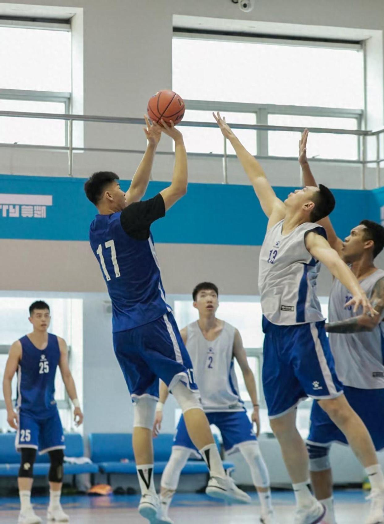 篮球联赛总决赛即将开打，球队全力备战