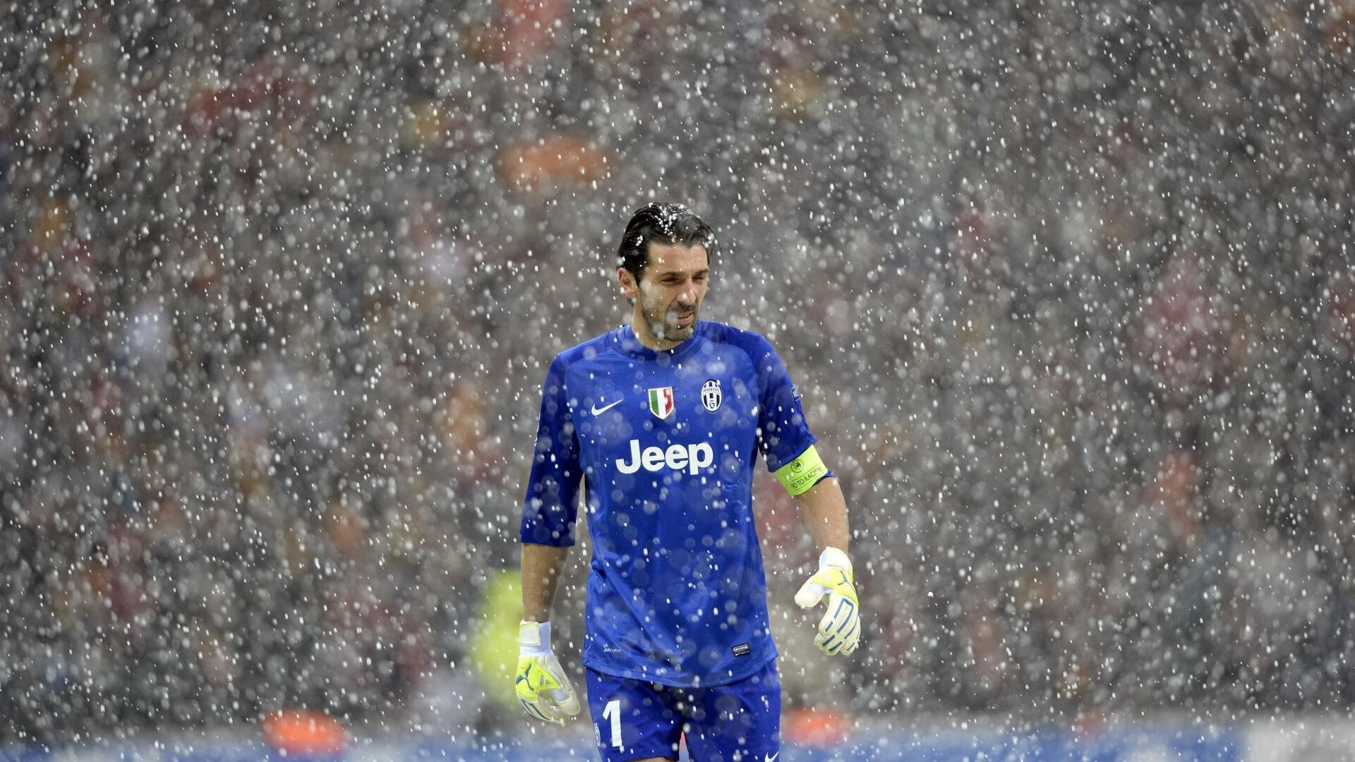 开云体育-赛道上的孤胆英雄，佩雷兹一肩扛起雷诺，绝杀迈凯伦的史诗之战