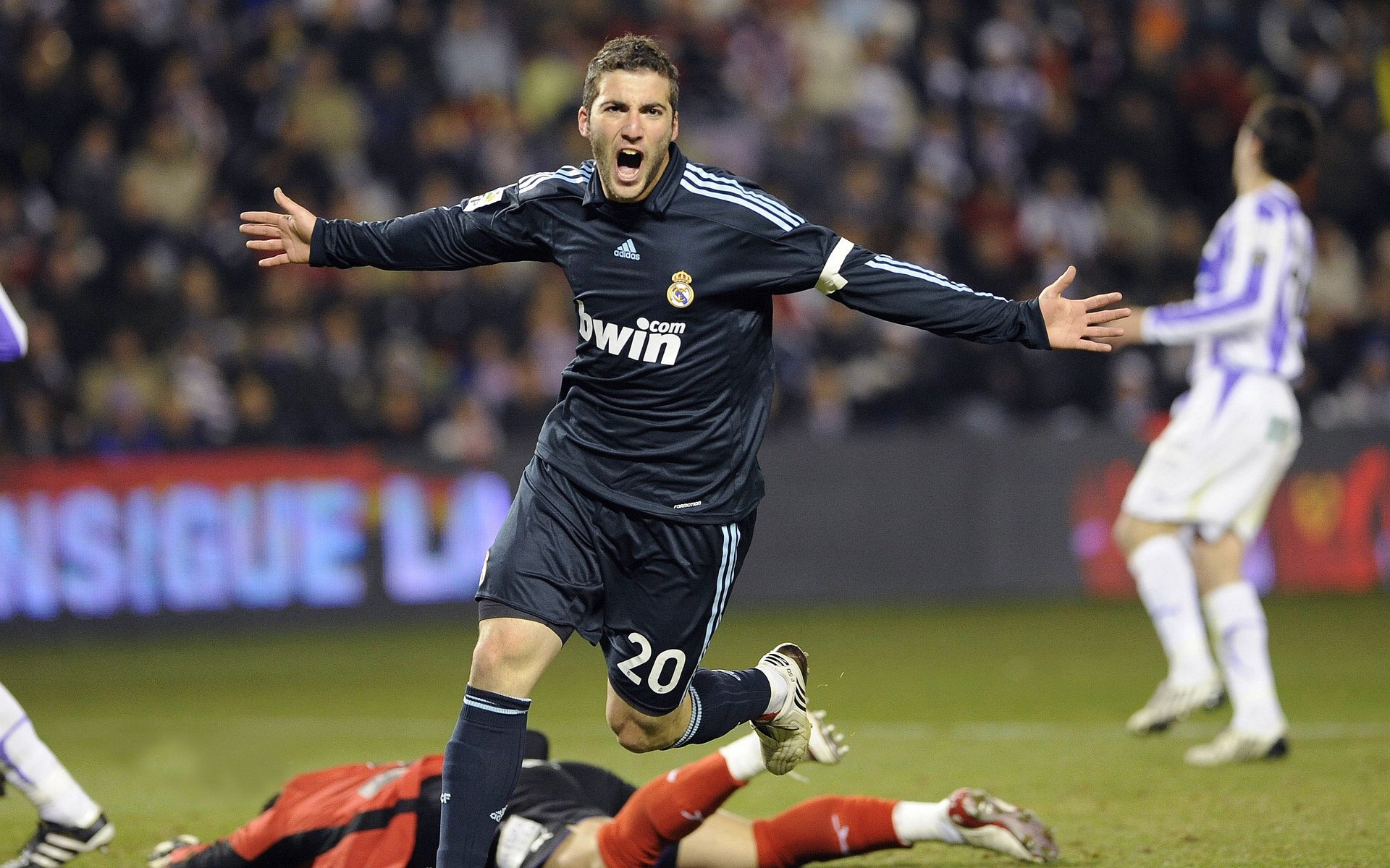 红魔破冰记，卢卡库持续制造杀伤，曼联攻克丹麦铁壁